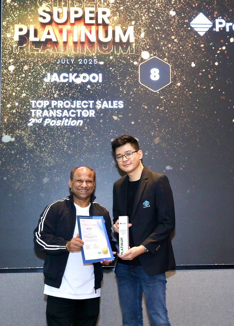 Jack Ooi receiving the Super Platinum award in July 2025